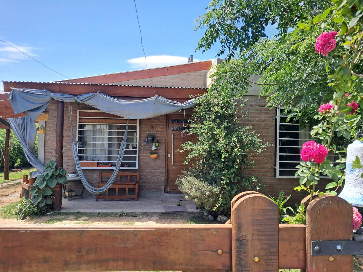 IMPECABLE - LUMINOSA Y CON PILETA -A 5K DE ALTA GRACIA !!!