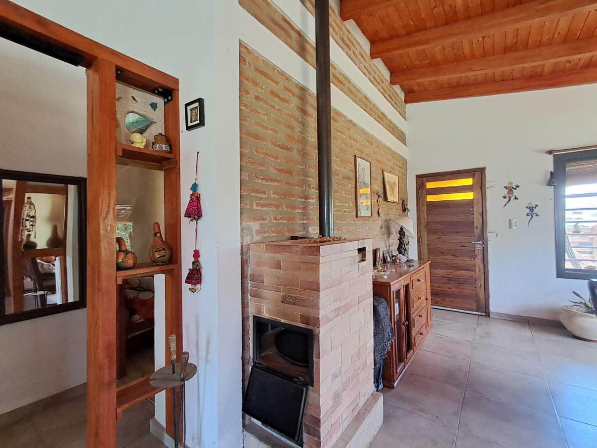 IMPECABLE - LUMINOSA Y CON PILETA -A 5K DE ALTA GRACIA !!!