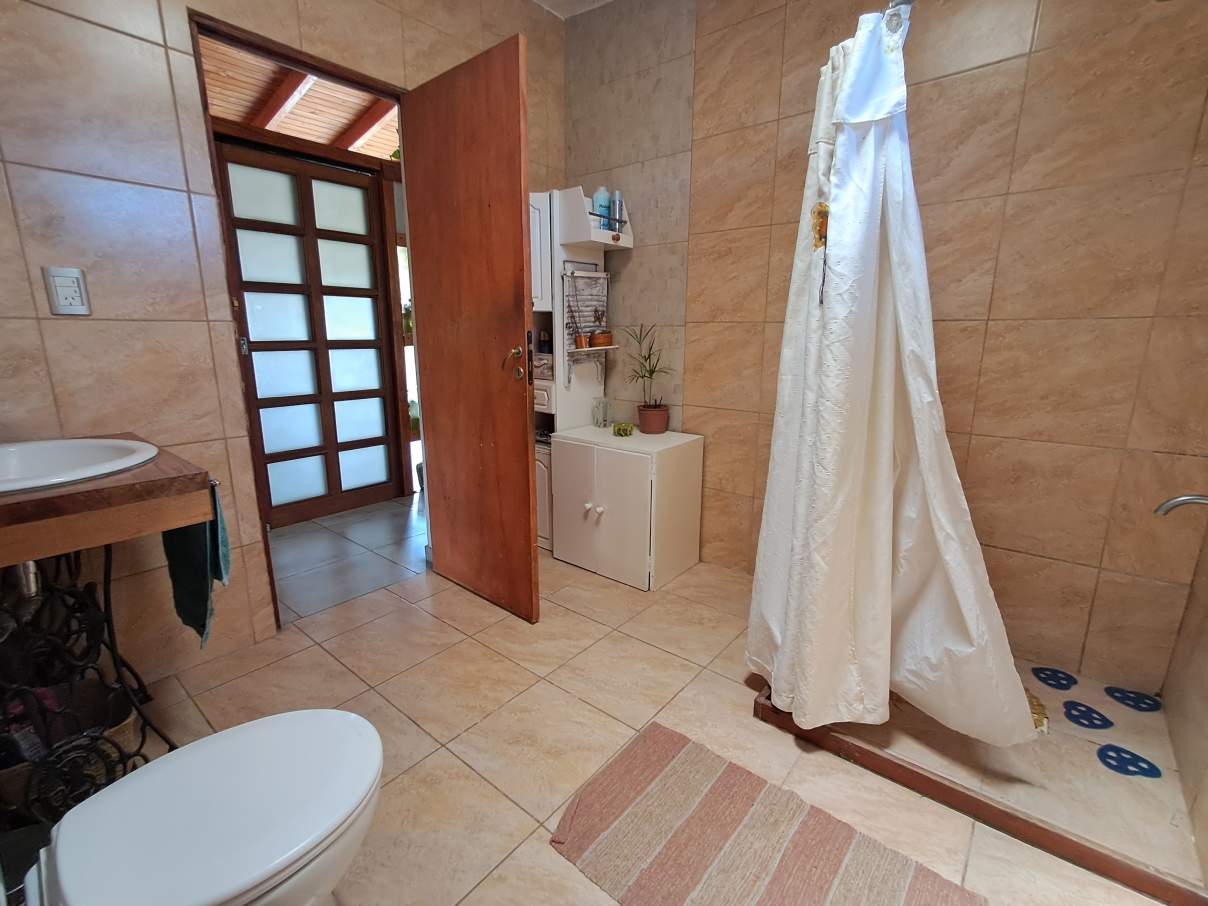 IMPECABLE - LUMINOSA Y CON PILETA -A 5K DE ALTA GRACIA !!!