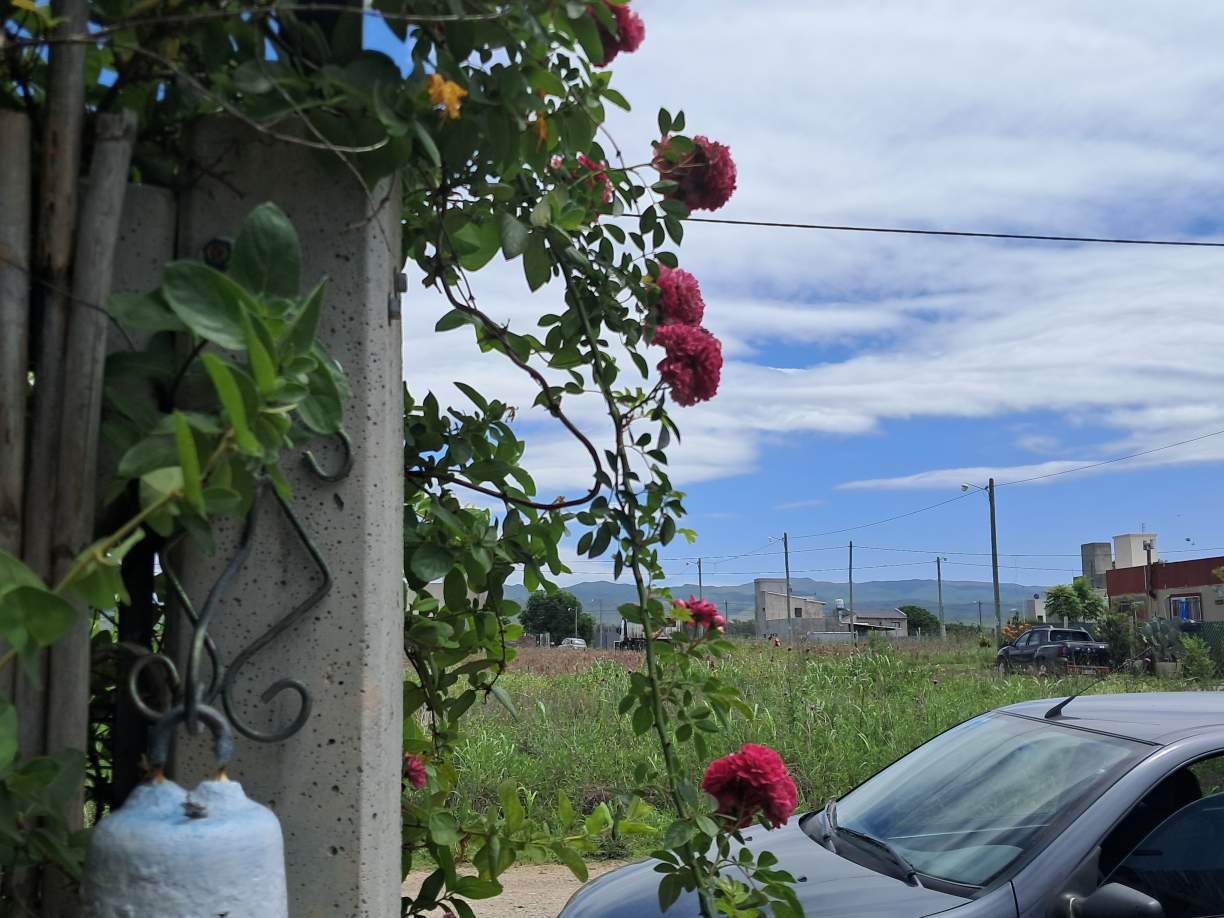 IMPECABLE - LUMINOSA Y CON PILETA -A 5K DE ALTA GRACIA !!!