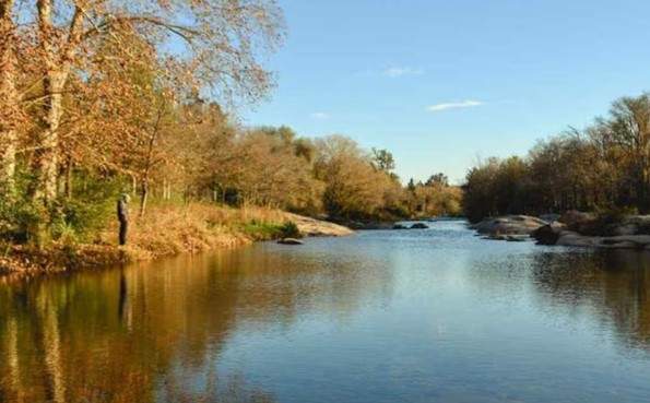 IMPECABLE - LUMINOSA Y CON PILETA -A 5K DE ALTA GRACIA !!!