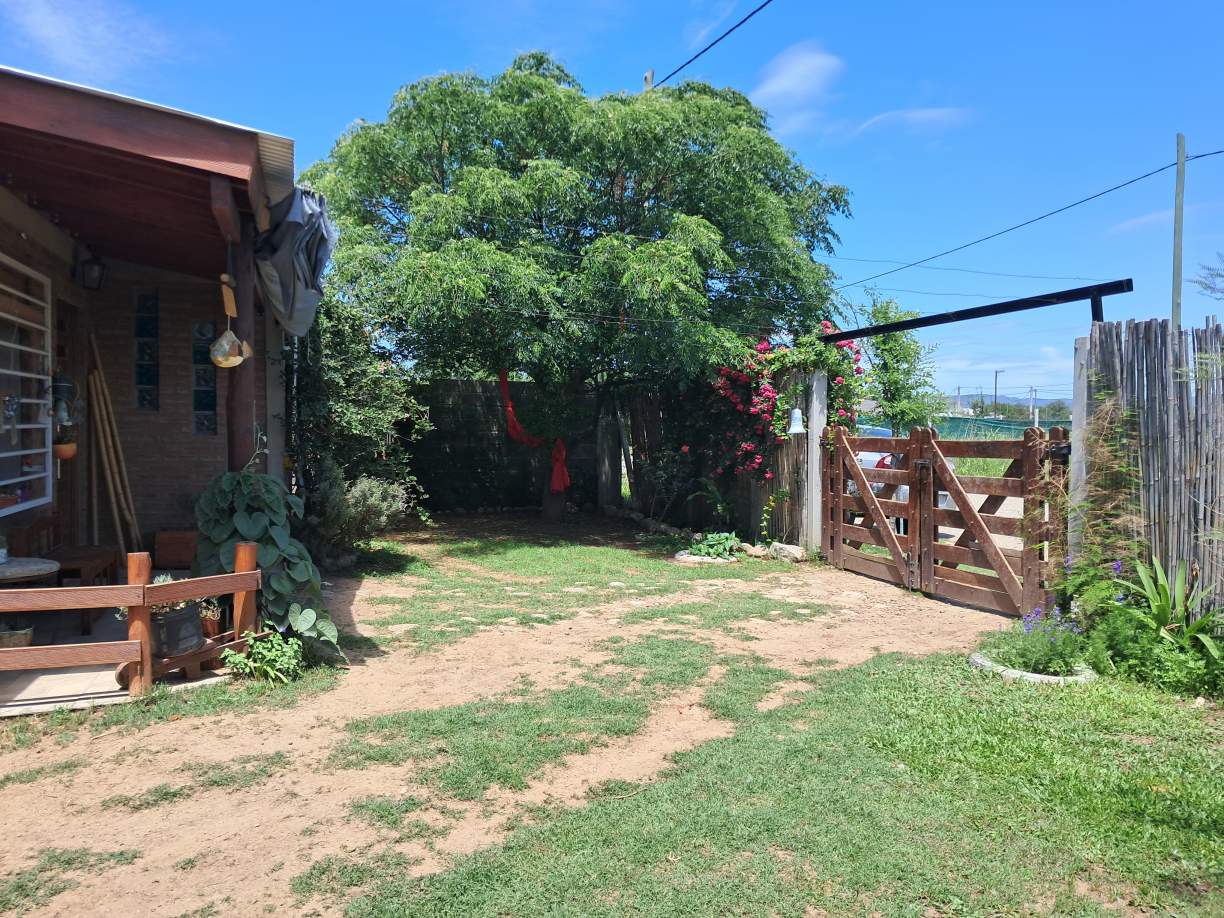 IMPECABLE - LUMINOSA Y CON PILETA -A 5K DE ALTA GRACIA !!!