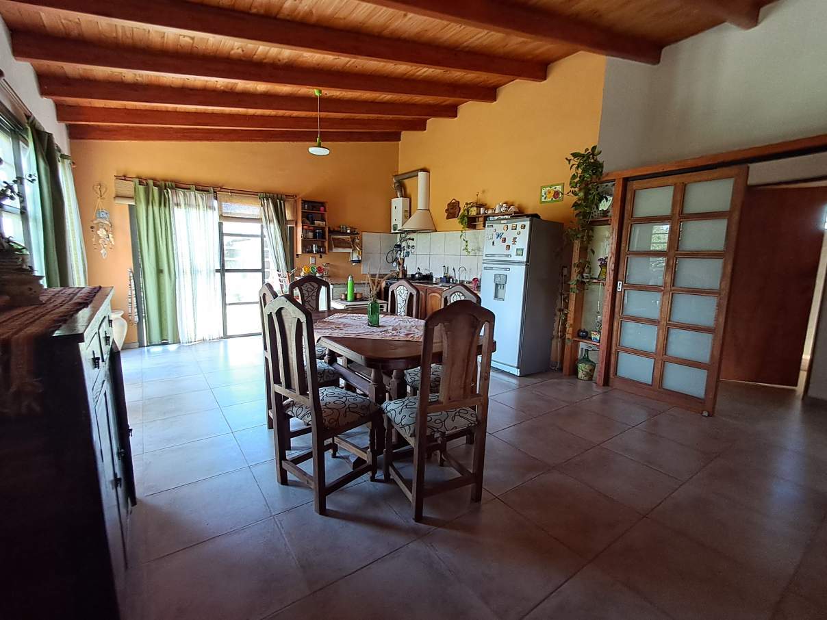 IMPECABLE - LUMINOSA Y CON PILETA -A 5K DE ALTA GRACIA !!!