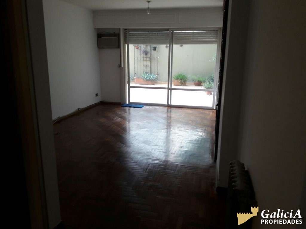 PISO DE ALTA GAMA EN VILLAGE PLAZA.