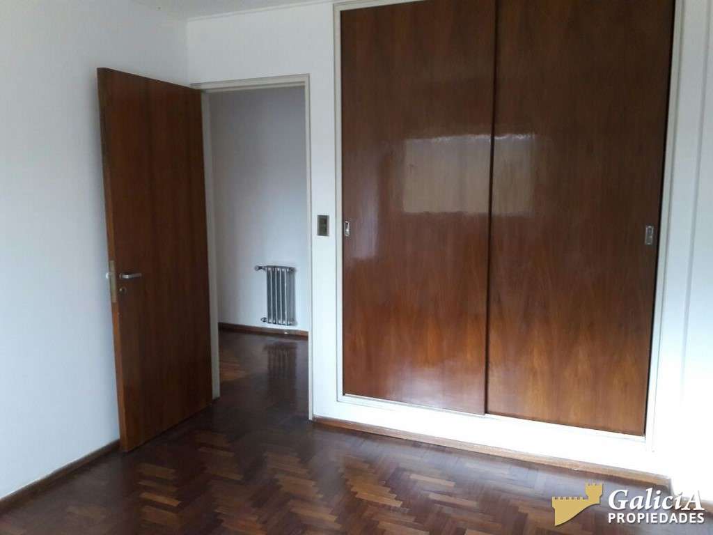 PISO DE ALTA GAMA EN VILLAGE PLAZA.