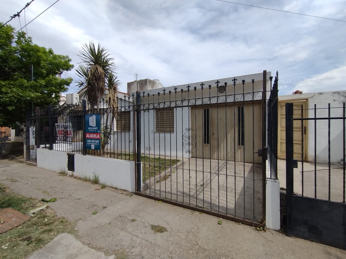 PRECIO UNICO! OPORTUNIDAD! Garaje 3 vehículos- Galería con Asador- Patio
