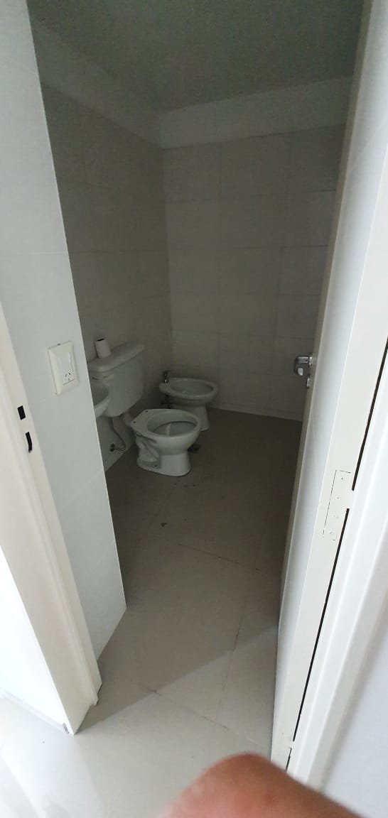 Oficina de 45m2 con baño propio - SeguridadParking propio