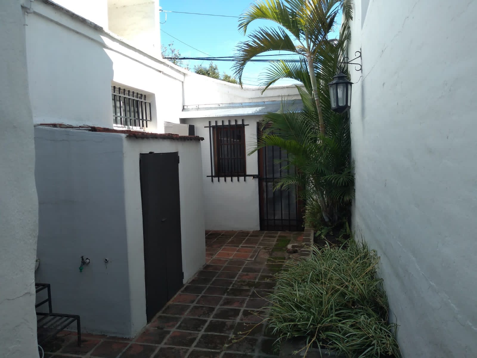 OPORTUNIDAD CASA EN VENTA EN JARDIN ESPINOSA , UNA PLANTA. ESCUCHO OFERTAS