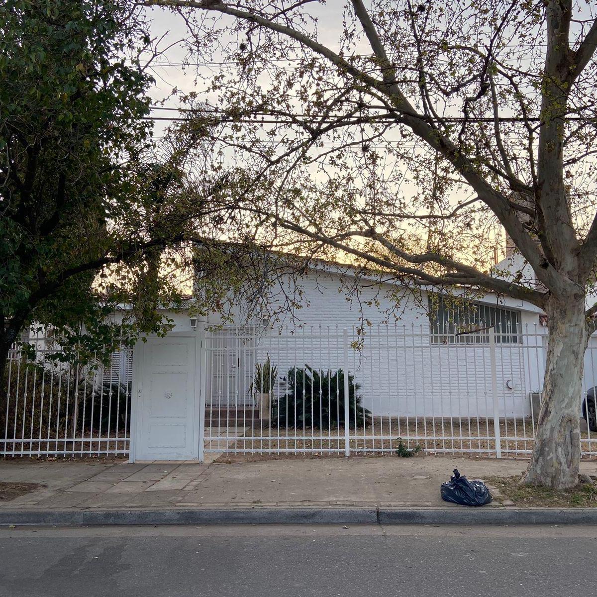 Oportunidad Única en Villa Belgrano: Casa Apta Crédito con Gran Patio y Quincho