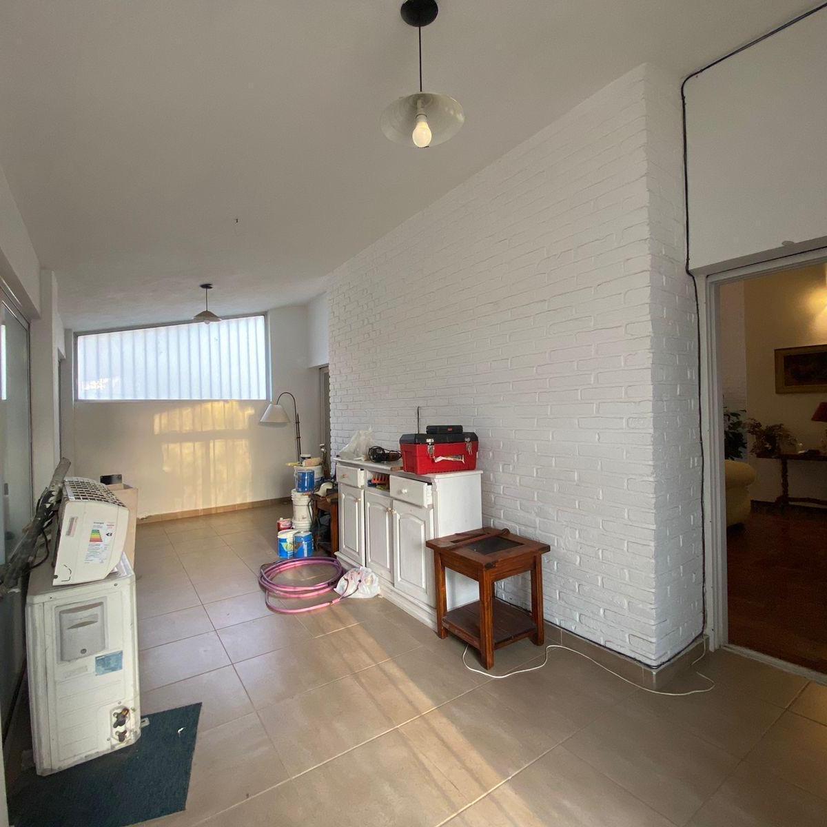 Oportunidad Única en Villa Belgrano: Casa Apta Crédito con Gran Patio y Quincho