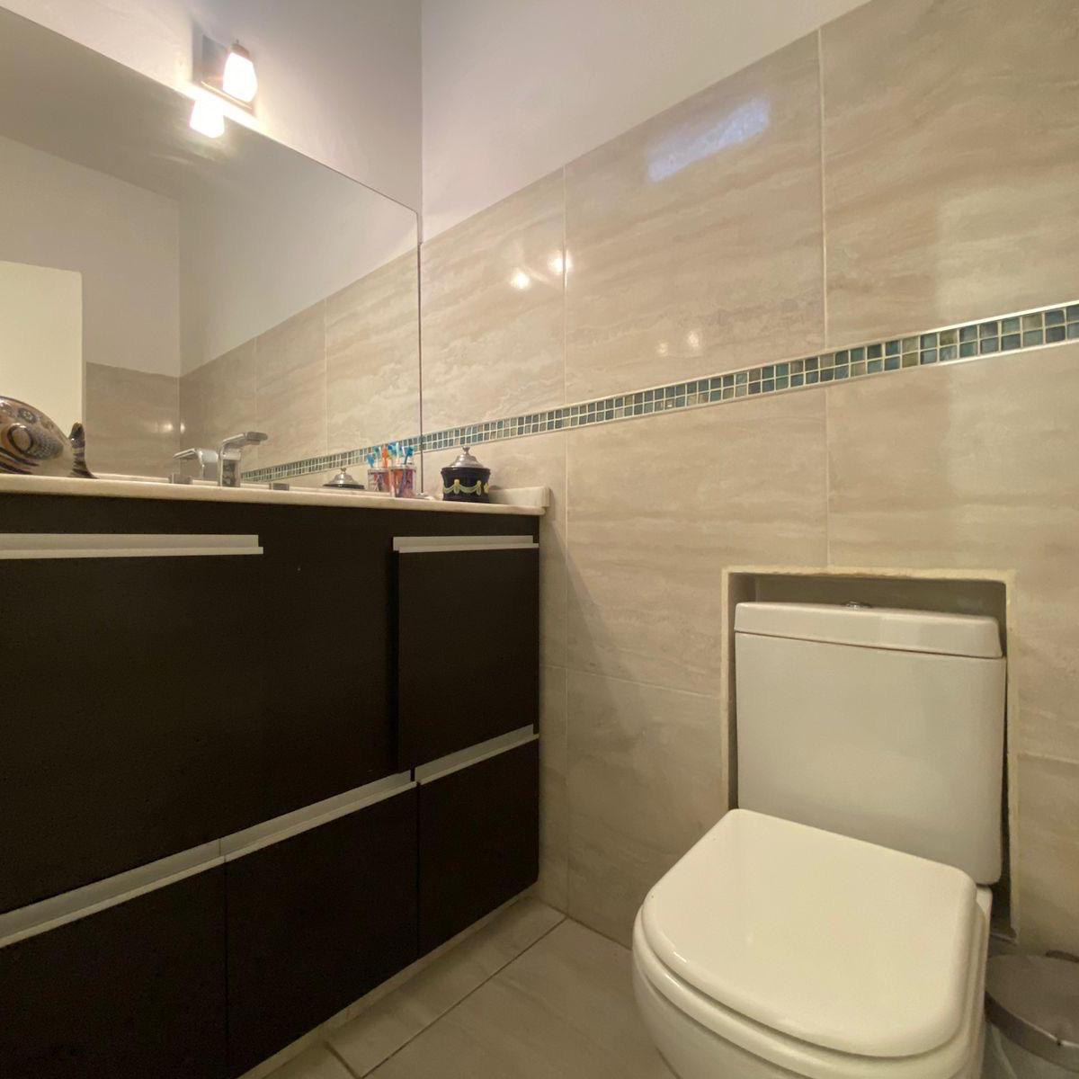 Oportunidad Única en Villa Belgrano: Casa Apta Crédito con Gran Patio y Quincho