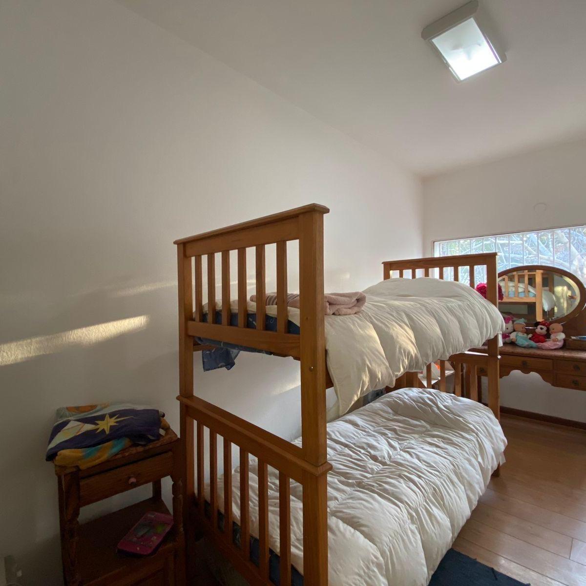 Oportunidad Única en Villa Belgrano: Casa Apta Crédito con Gran Patio y Quincho