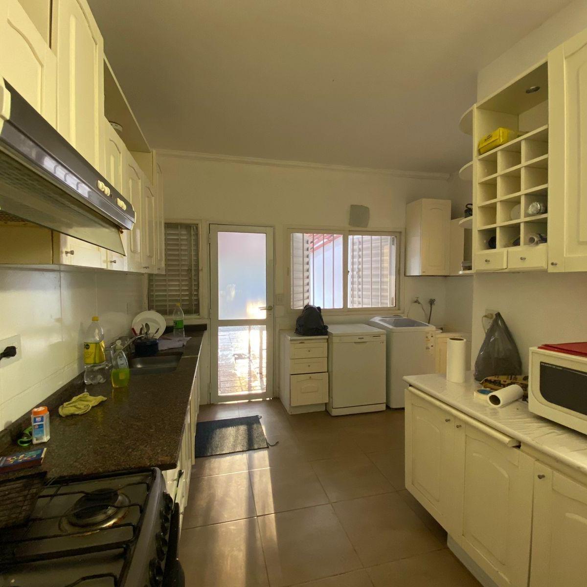 Oportunidad Única en Villa Belgrano: Casa Apta Crédito con Gran Patio y Quincho