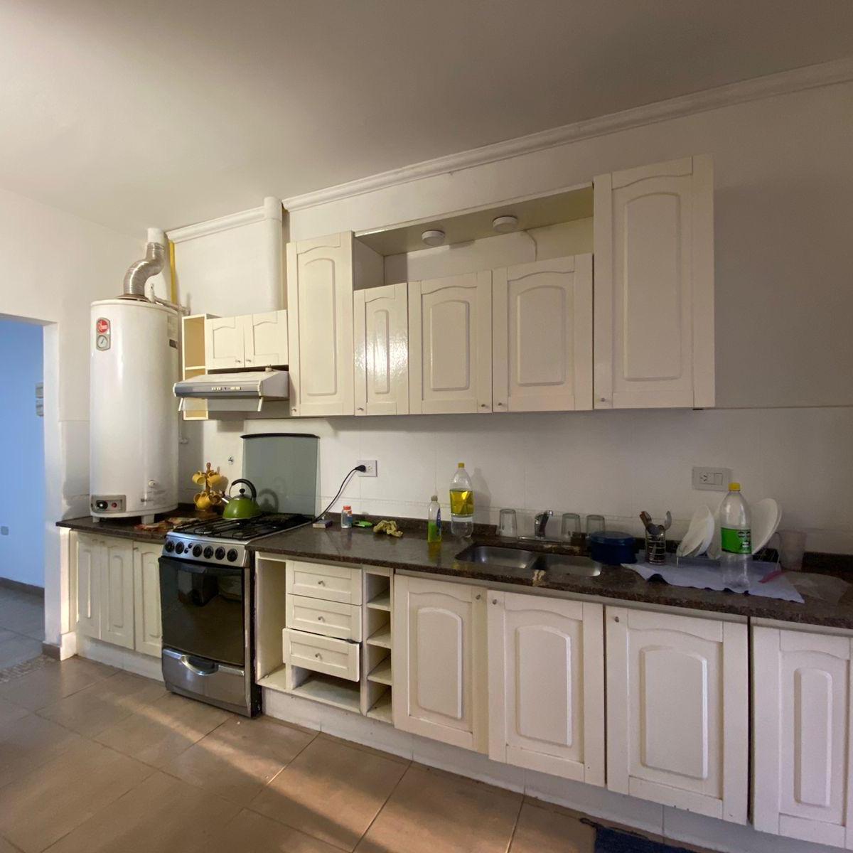 Oportunidad Única en Villa Belgrano: Casa Apta Crédito con Gran Patio y Quincho