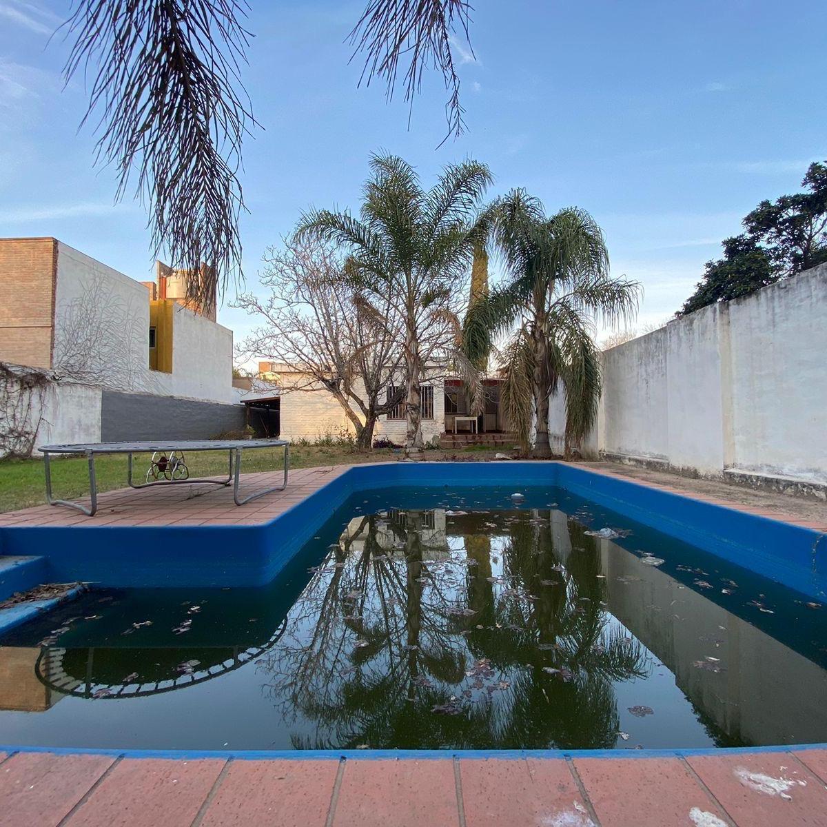 Oportunidad Única en Villa Belgrano: Casa Apta Crédito con Gran Patio y Quincho