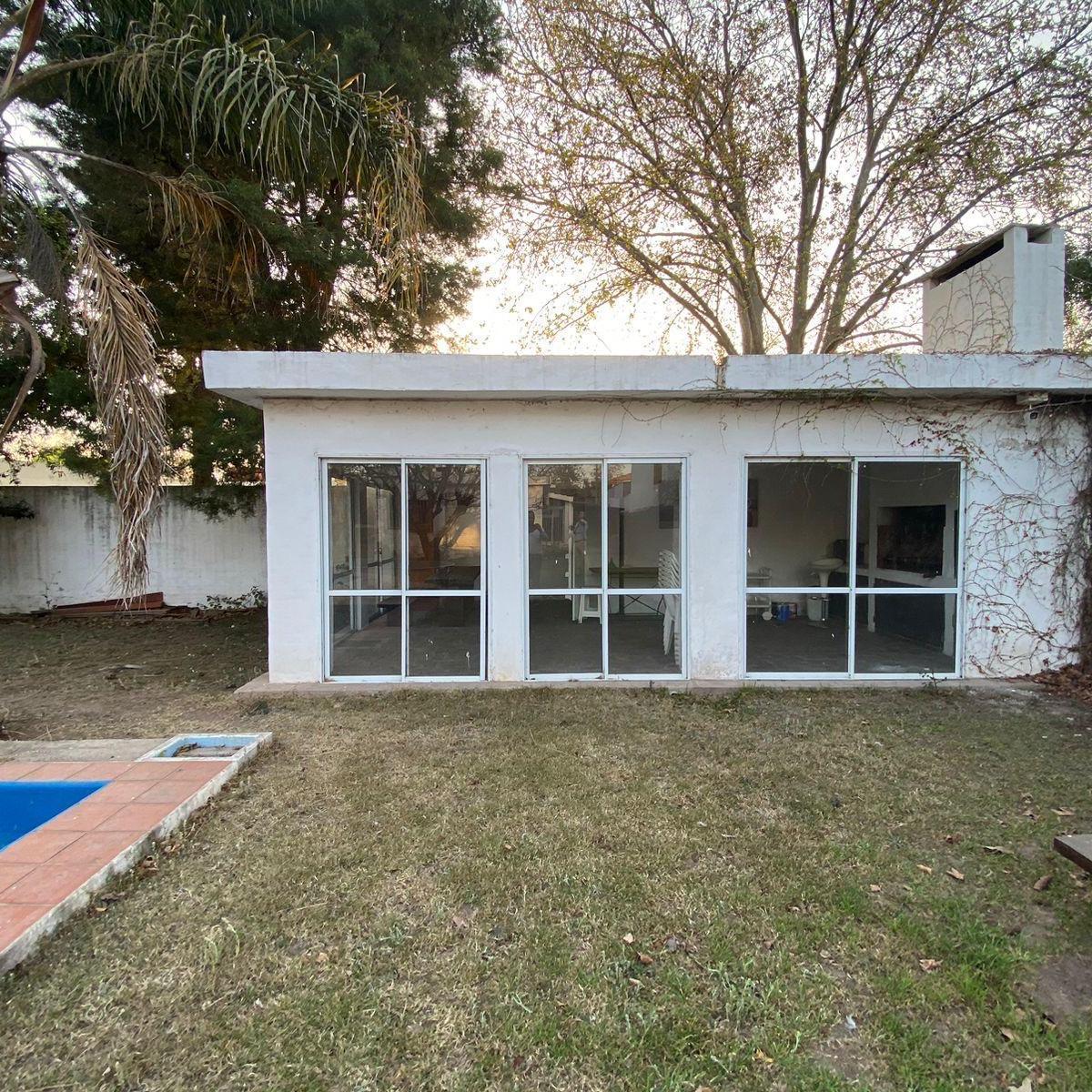 Oportunidad Única en Villa Belgrano: Casa Apta Crédito con Gran Patio y Quincho