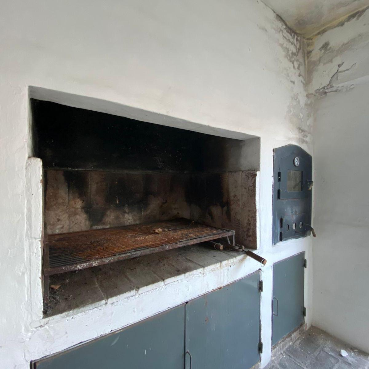 Oportunidad Única en Villa Belgrano: Casa Apta Crédito con Gran Patio y Quincho