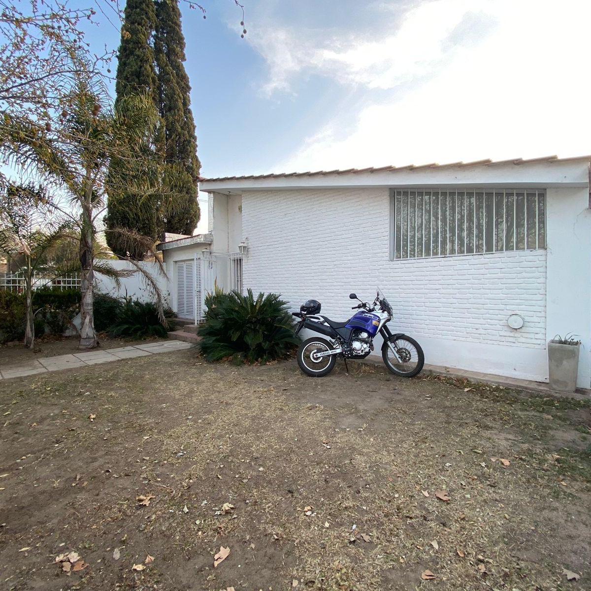 Oportunidad Única en Villa Belgrano: Casa Apta Crédito con Gran Patio y Quincho