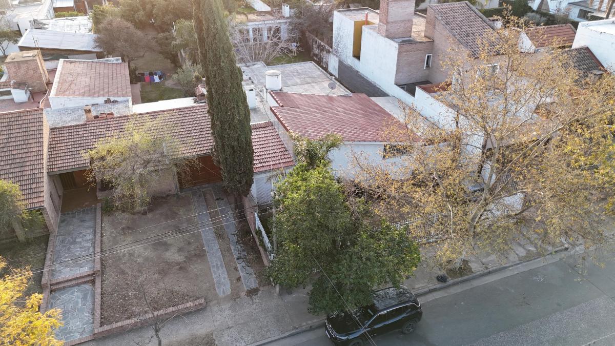 Oportunidad Única en Villa Belgrano: Casa Apta Crédito con Gran Patio y Quincho