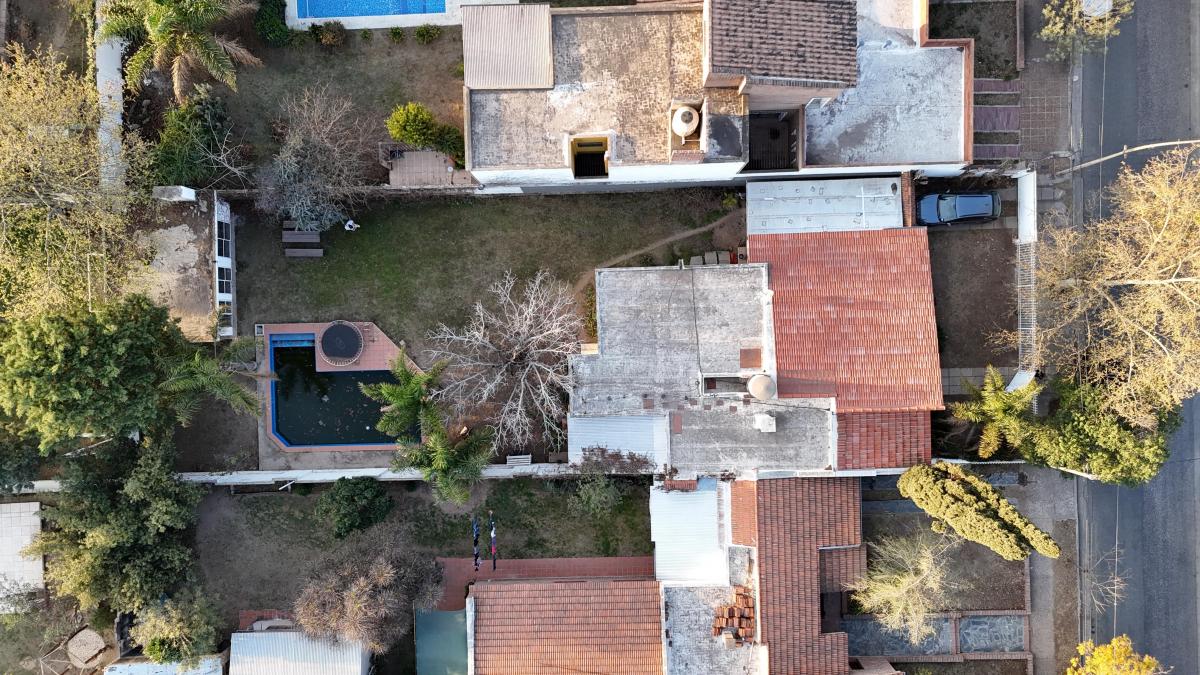Oportunidad Única en Villa Belgrano: Casa Apta Crédito con Gran Patio y Quincho