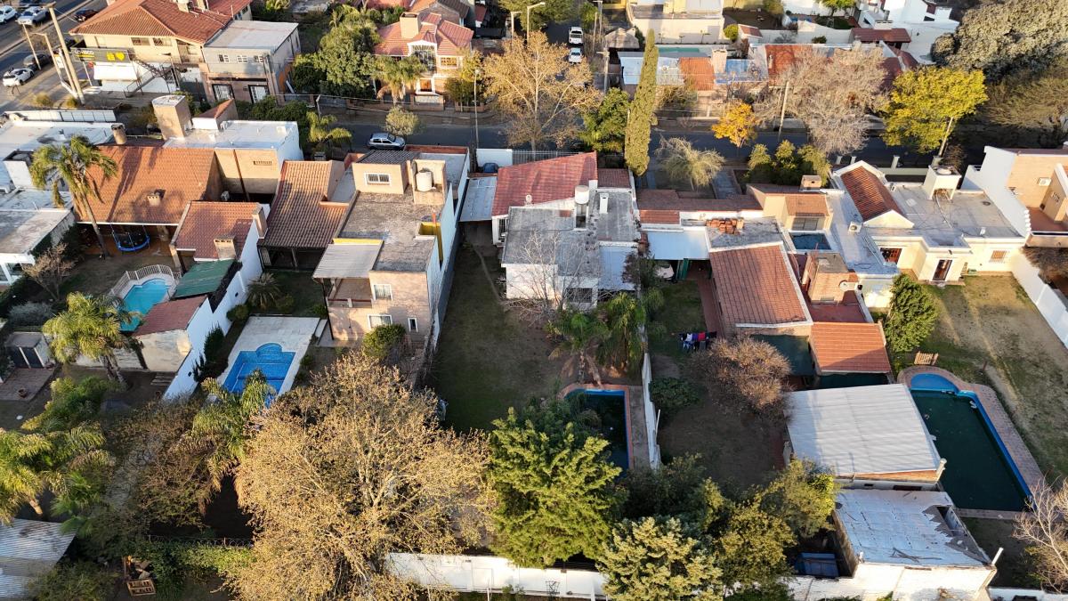 Oportunidad Única en Villa Belgrano: Casa Apta Crédito con Gran Patio y Quincho