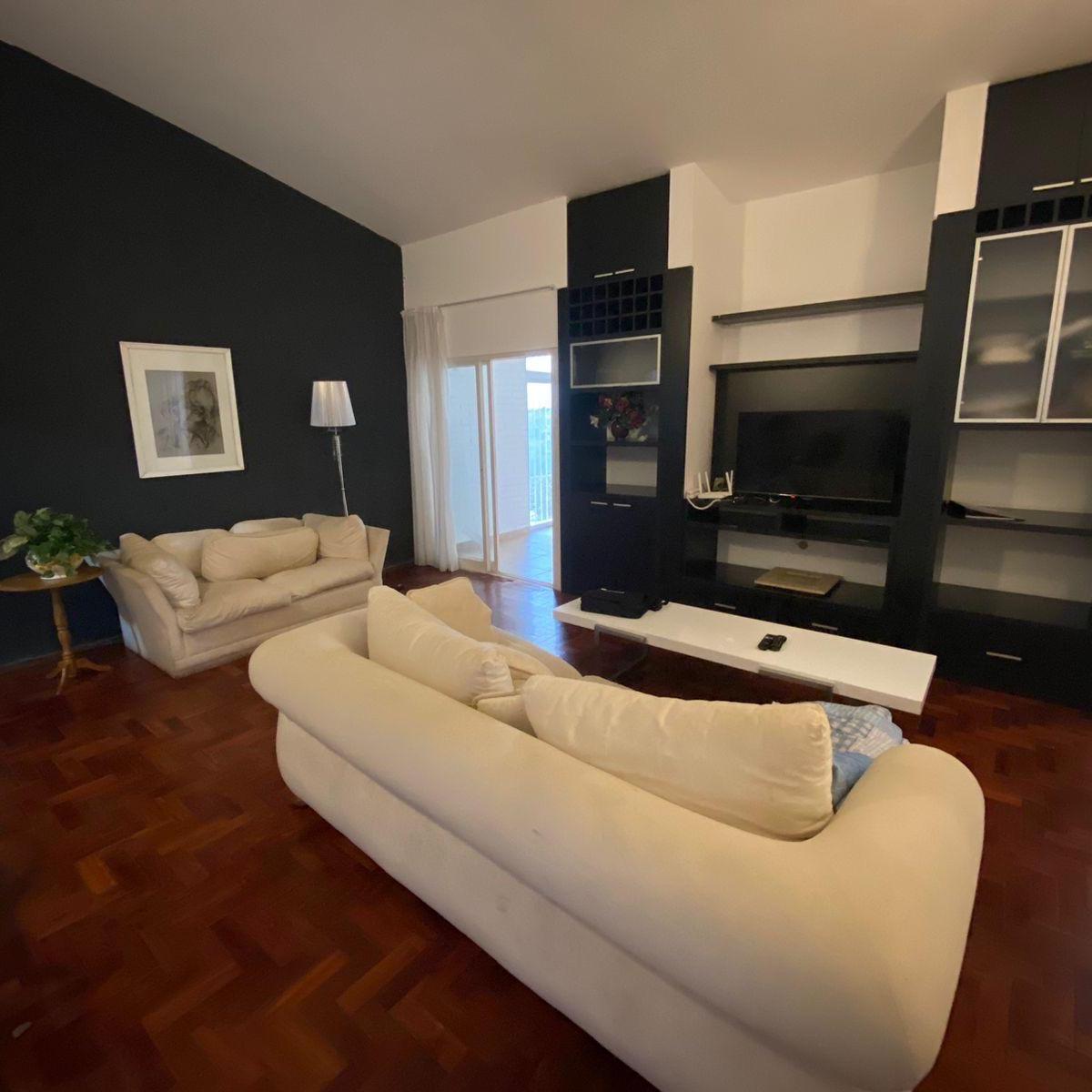 Oportunidad Única en Villa Belgrano: Casa Apta Crédito con Gran Patio y Quincho