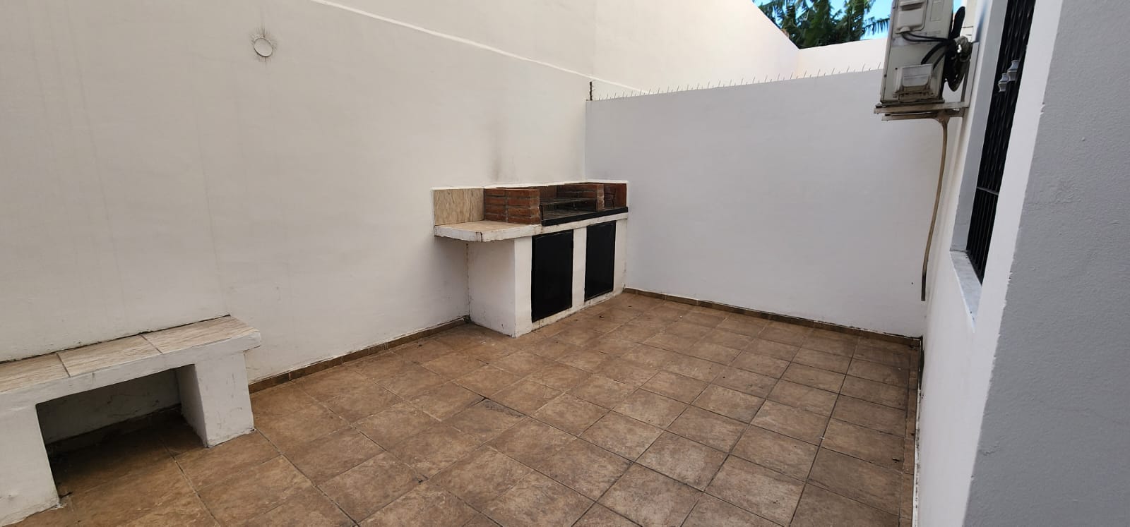 1 dormitorio en PB con patio, baulera y cochera - Alto Alberdi!!!