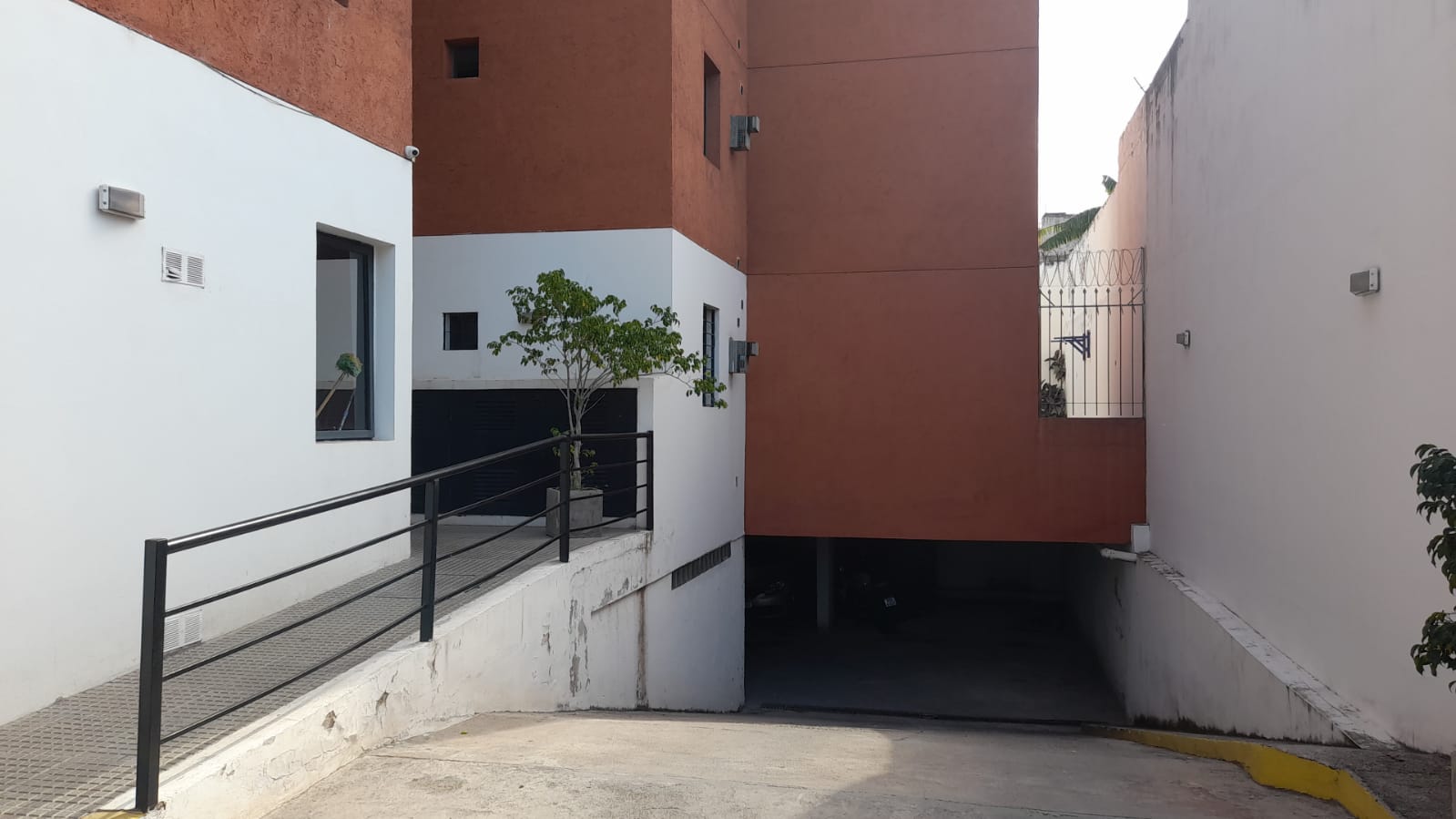 1 dormitorio en PB con patio, baulera y cochera - Alto Alberdi!!!