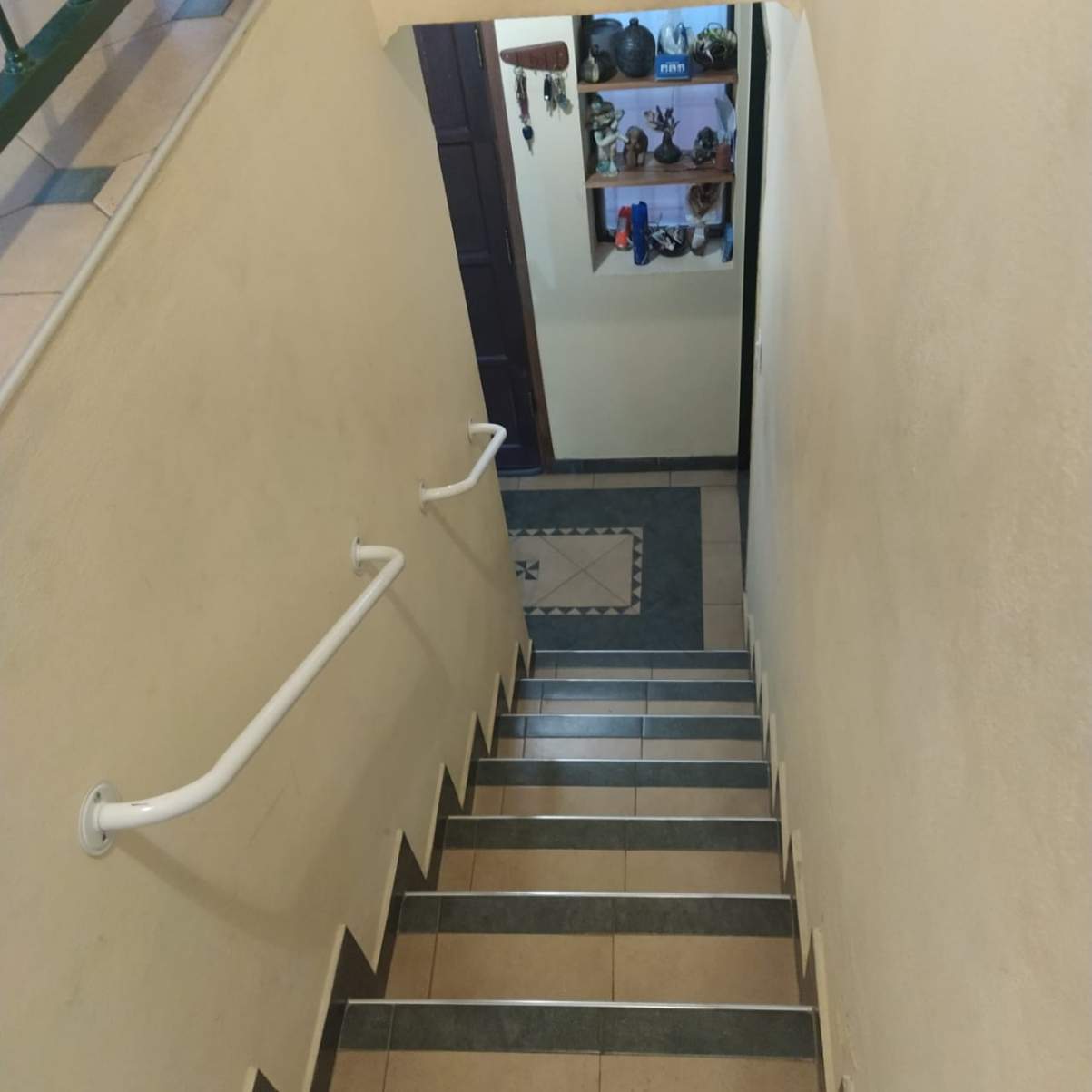 Dúplex de tres dormitorios con cochera - Barrio Uritorco - (alt. Duarte Quiros 3900)