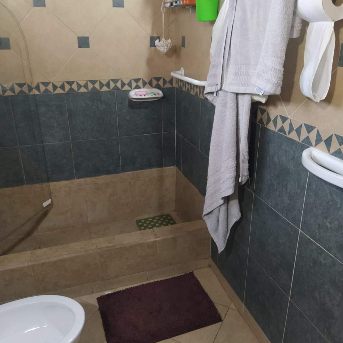 Dúplex de tres dormitorios con cochera - Barrio Uritorco - (alt. Duarte Quiros 3900)