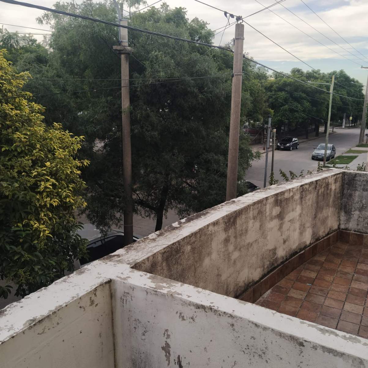 Dúplex de tres dormitorios con cochera - Barrio Uritorco - (alt. Duarte Quiros 3900)