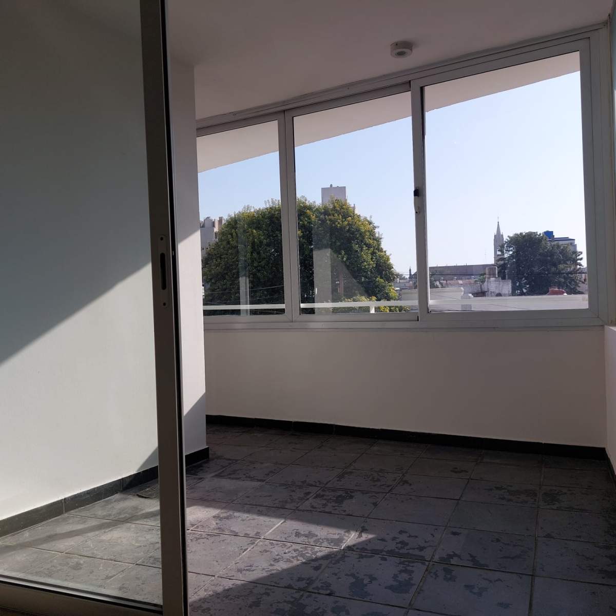 VENDE DPTO 2 DORM ALTA CORDOBA FRENTE A PLAZA RIVADAVIA