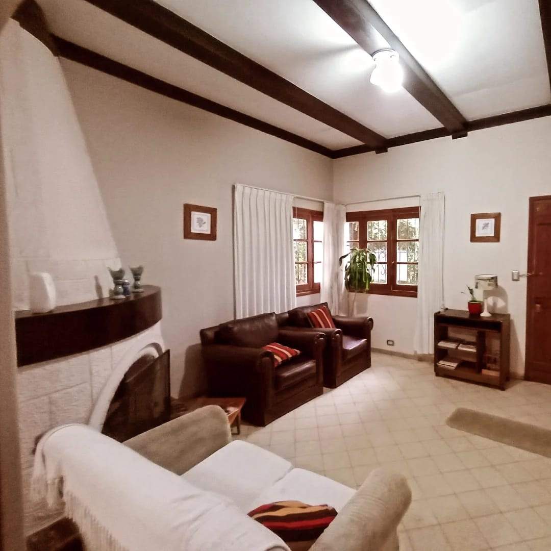 EN VENTA CASA DE CUATRO DORMITORIOS APTO CREDITO HIPOTECARIO BANCO NACION (APROBADO)