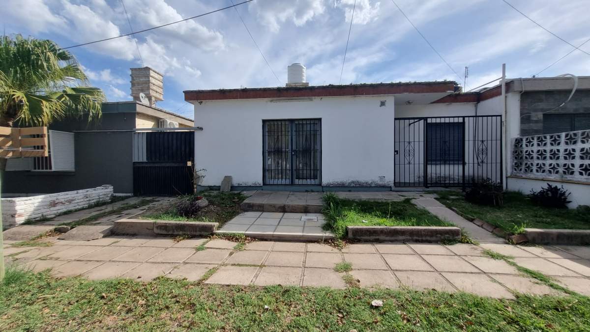 Ok VENDO Casa 2 Dorm. Mas Casa 3 Dorm. Barrio Los Gigantes