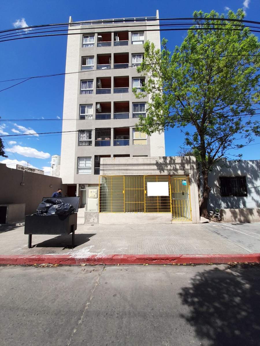 Se Vende LOCAL Comercial frente a Torres del Solar