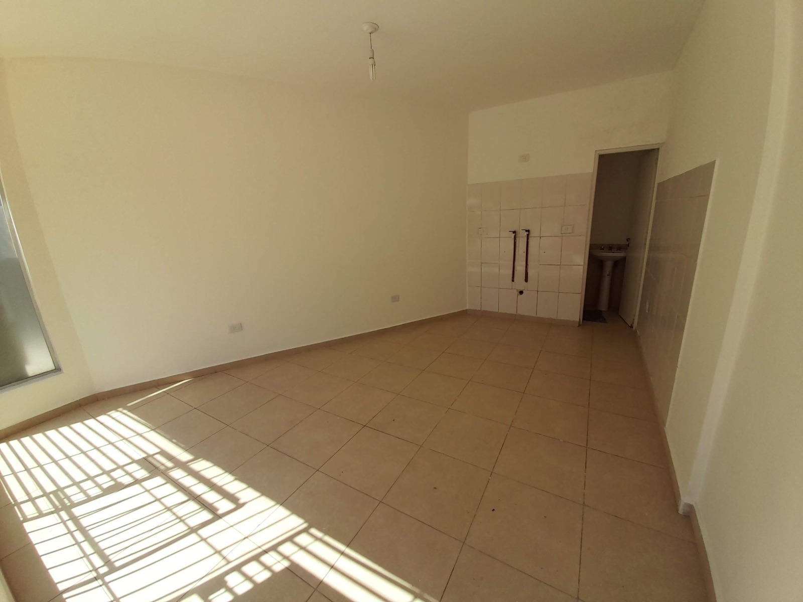 Se Vende LOCAL Comercial frente a Torres del Solar