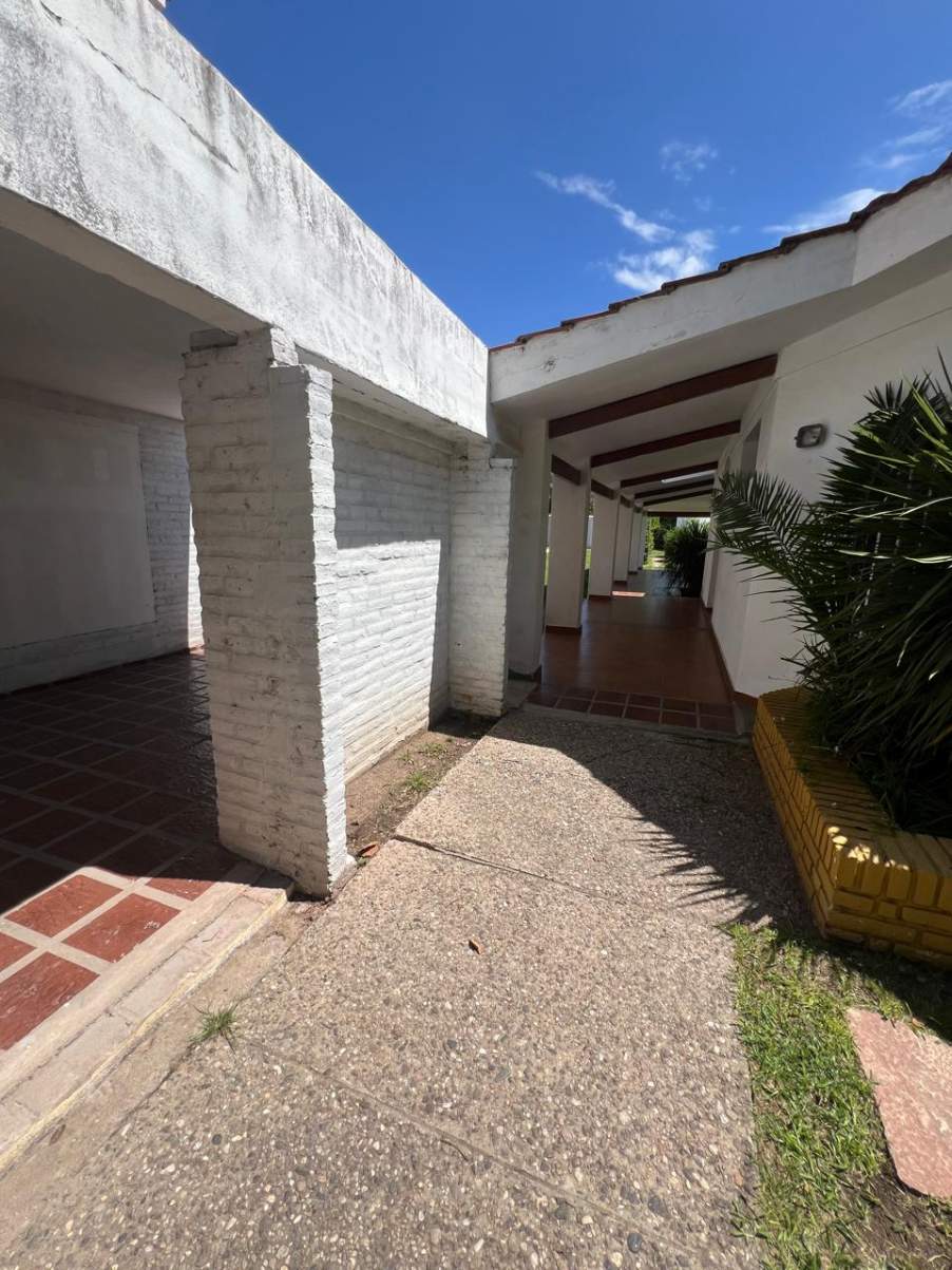 GRAN CASA EN ZONA NORTE V. Centenario 1250m2 Terreno - 460m2 const -