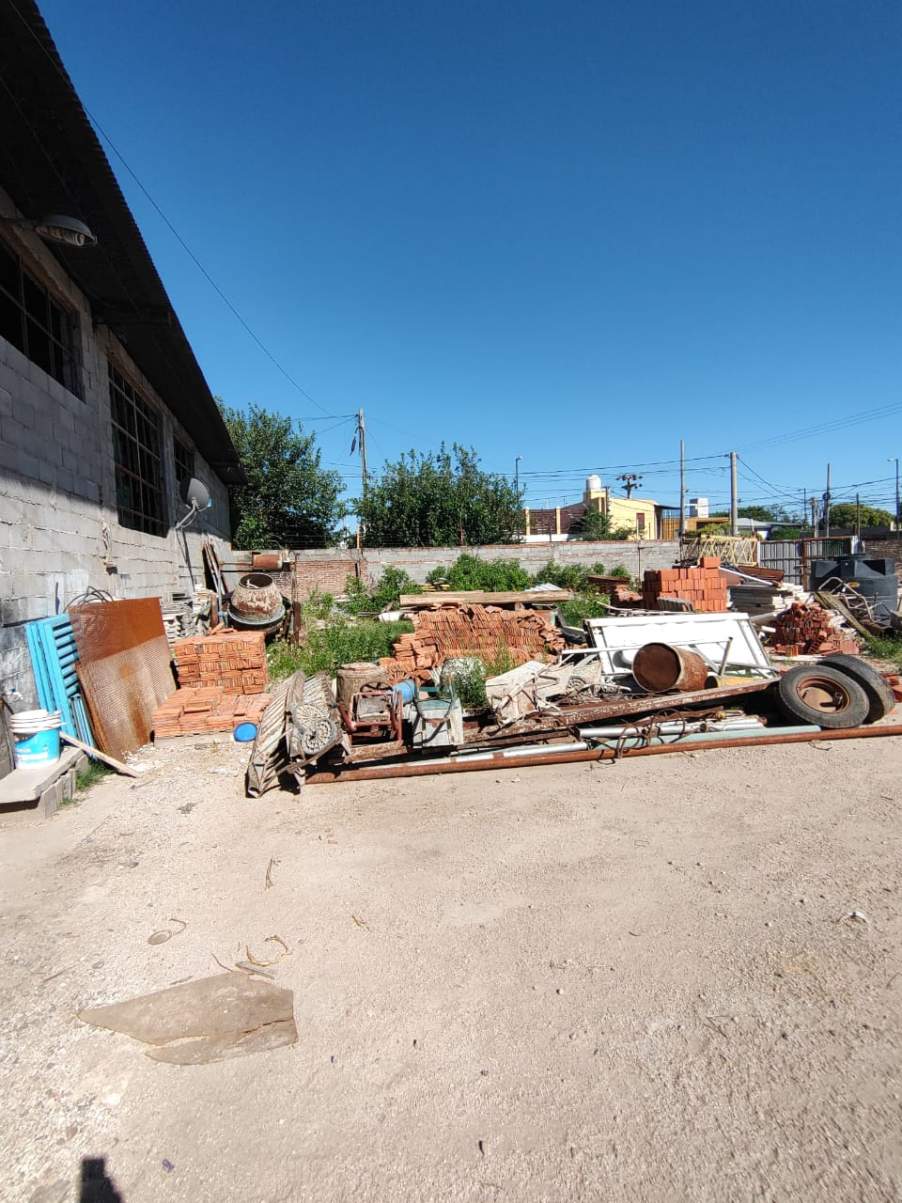 ALQUILO GALPON A CUADRAS AV. VELEZ SARSFIELD (zona sur) - MTS DE CIRCUNVALACION