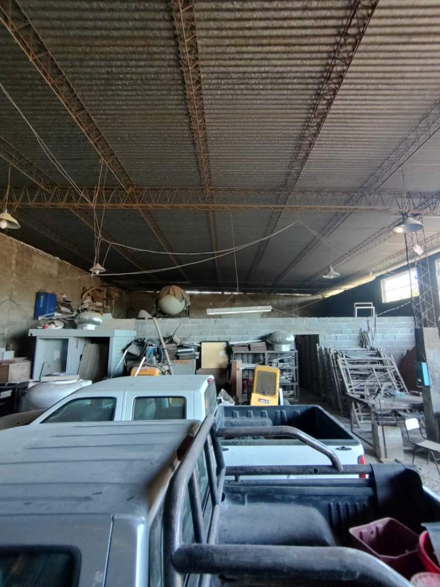 ALQUILO GALPON A CUADRAS AV. VELEZ SARSFIELD (zona sur) - MTS DE CIRCUNVALACION