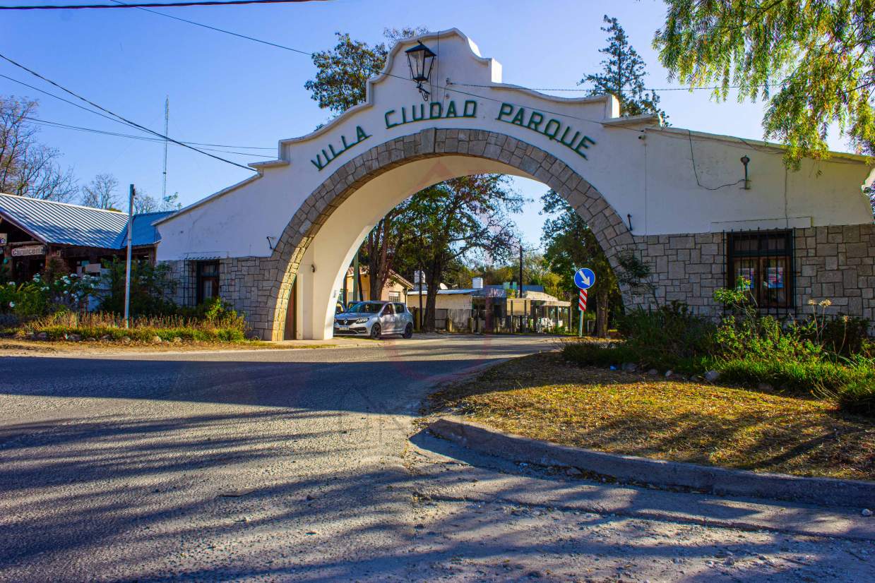 VENTA, COMPLEJO TURÍSTICO DE DEPARTAMENTOS  CON PILETA, PARQUE, Y BOSQUE. VILLA CIUDAD PARQUE LOS RE