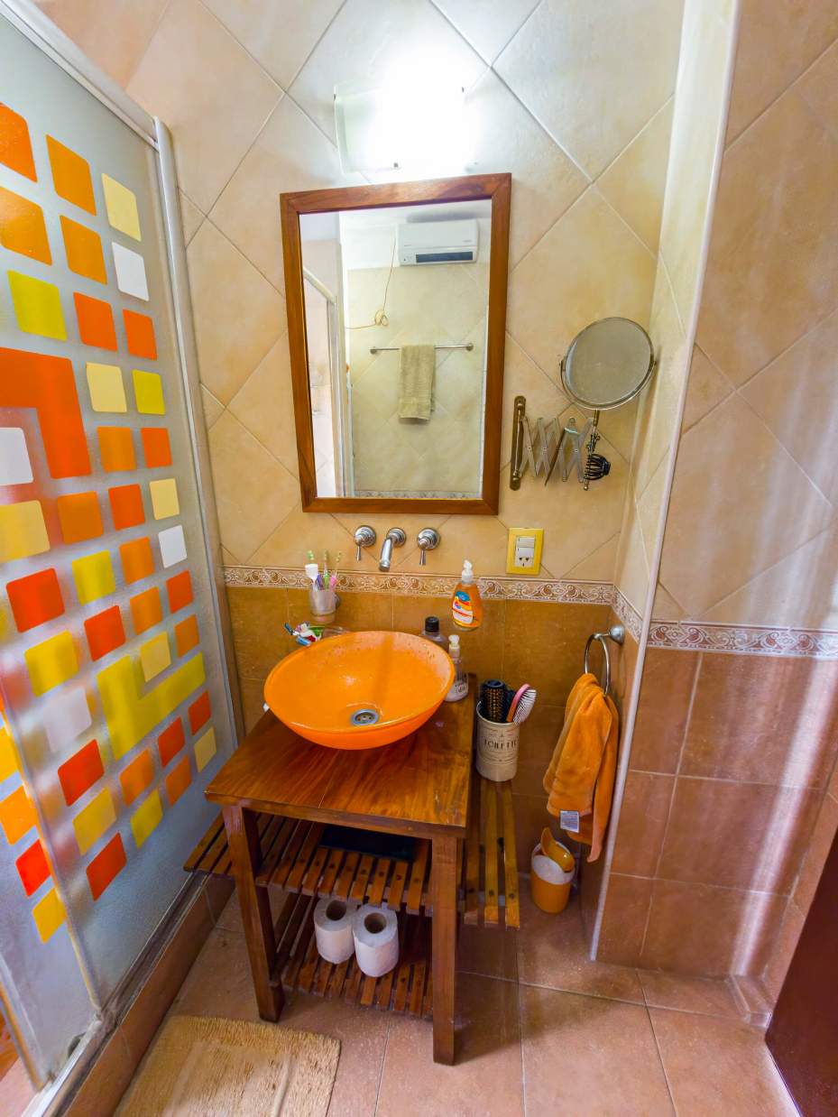 VENTA. CASA. 2 DORMITORIOS. PLAYROOM INDEPENDIENTE. PILETA. VISTA ÚNICA. COCHERA 2 AUTOS. VILLA LAGO