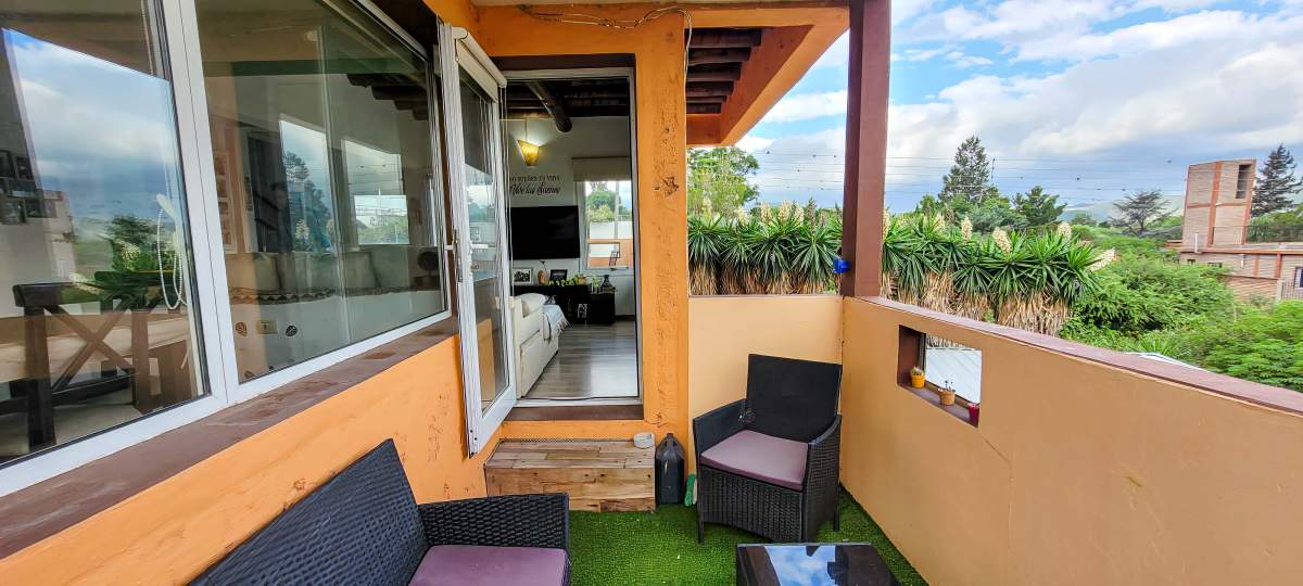 VENTA. CASA. 2 DORMITORIOS. PLAYROOM INDEPENDIENTE. PILETA. VISTA ÚNICA. COCHERA 2 AUTOS. VILLA LAGO