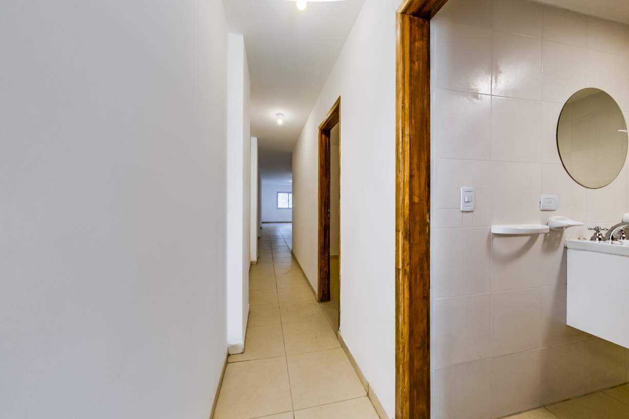 VENTA. DEPARTAMENTO A ESTRENAR. 2 DORM. PATIO CON PASTO. ALBERDI. CÓRDOBA