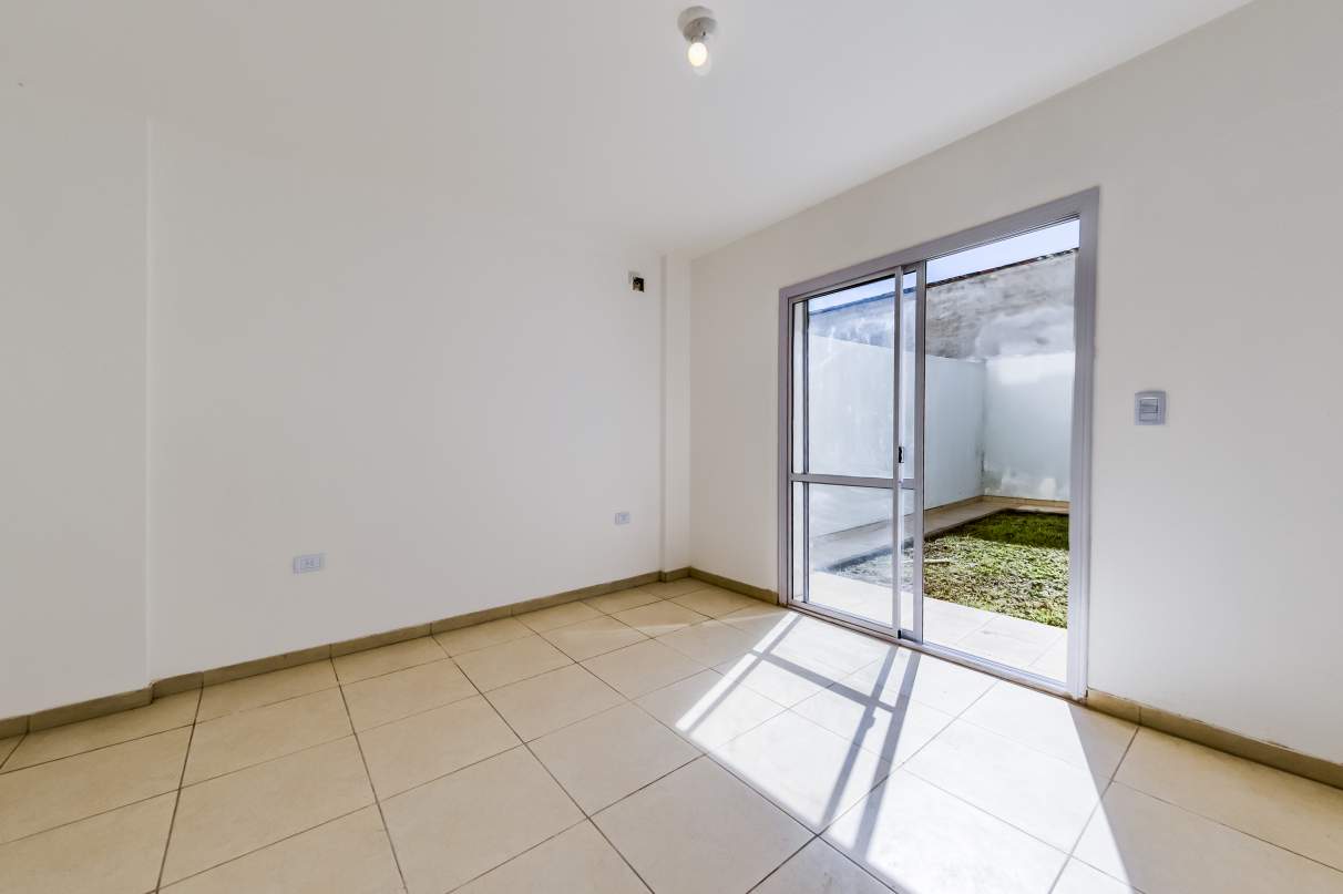 VENTA. DEPARTAMENTO A ESTRENAR. 2 DORM. PATIO CON PASTO. ALBERDI. CÓRDOBA