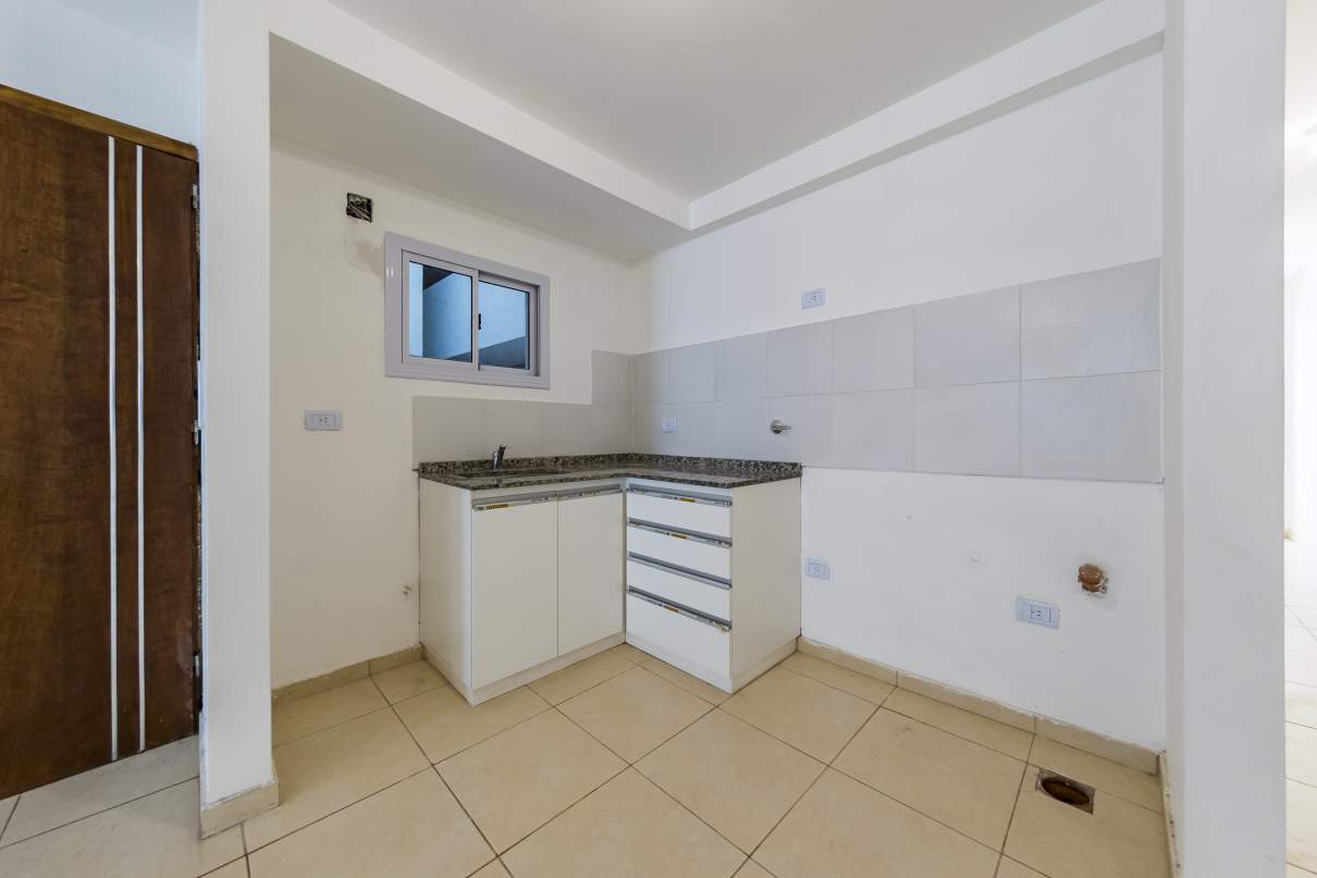 VENTA. DEPARTAMENTO A ESTRENAR. 2 DORM. PATIO CON PASTO. ALBERDI. CÓRDOBA