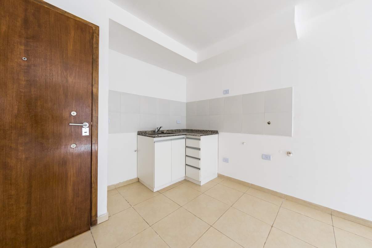 VENTA. DEPARTAMENTO A ESTRENAR. 1 DORMITORIO CON VESTIDOR. PATIO CON PASTO. ALBERDI. CÓRDOBA.