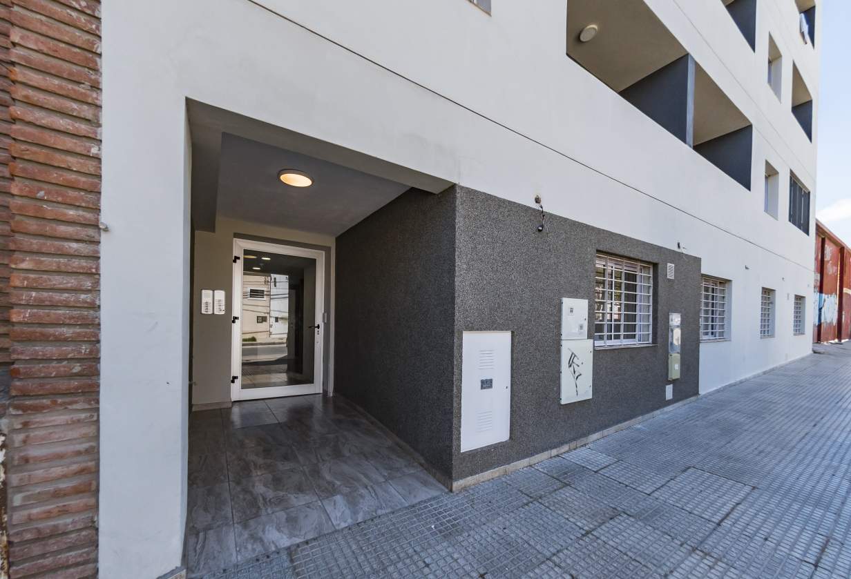 VENTA. DEPARTAMENTO A ESTRENAR. 2 DORMITORIOS. BALCÓN CON ASADOR. ALBERDI. CÓRDOBA.