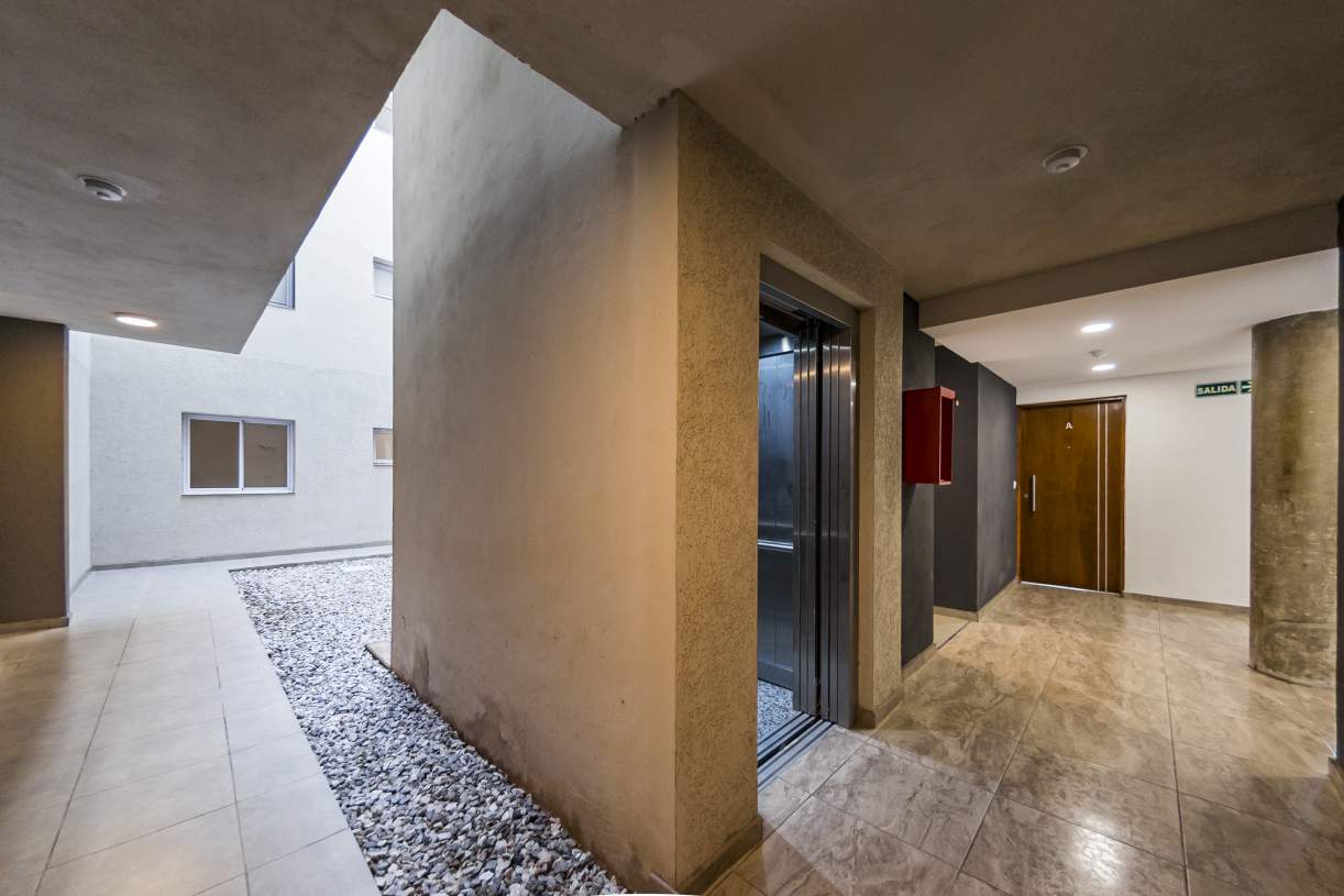VENTA. DEPARTAMENTO A ESTRENAR. 2 DORMITORIOS. BALCÓN CON ASADOR. ALBERDI. CÓRDOBA.