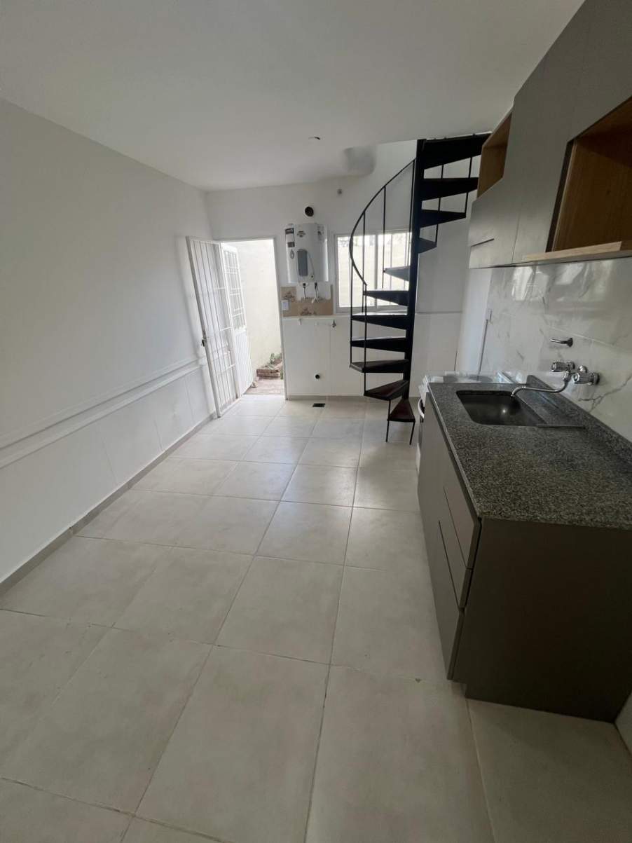 VENTA CASA 1 Dormitorio y 12 Cerro de las Rosas - Mariano Larra al 3700