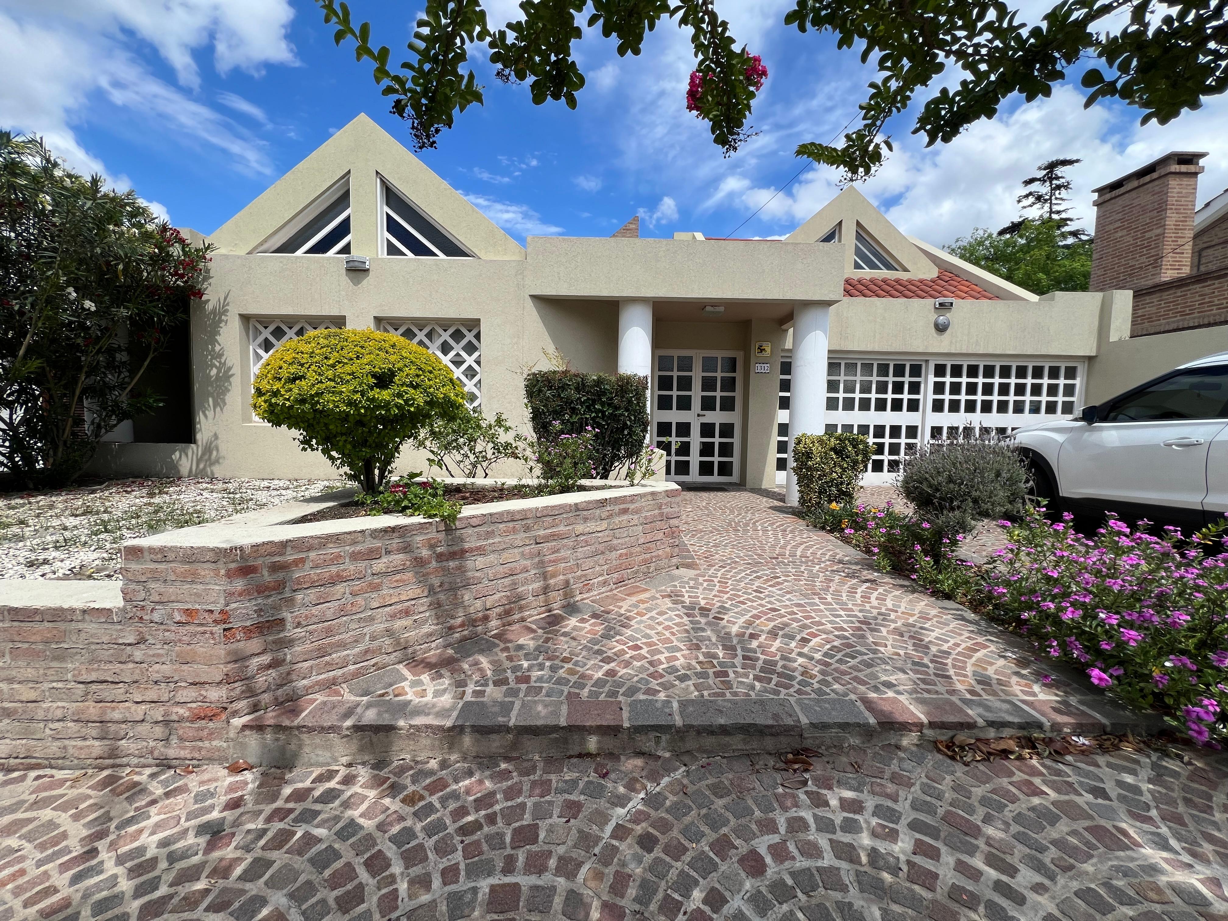 Colinas del Cerro  Reciclada 3 dorm- IMPECABLE
